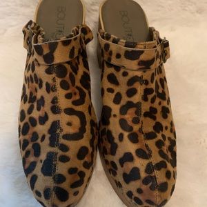 Corkys “boutique” leopard clogs